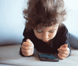 young kids and screentime